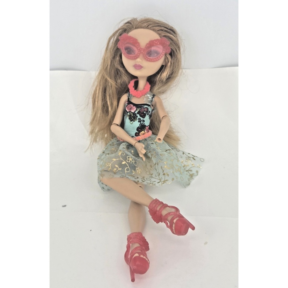 Ever After High Ashlynn Ella Mirror Beach Doll with Brush & Glasses Missing Hand